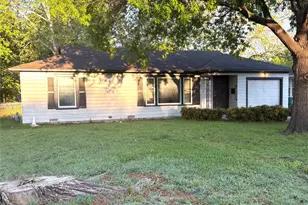 1109 N Howeth St, Gainesville, TX 76240 - Photo 11