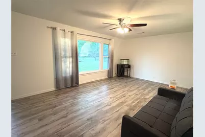 1109 N Howeth Street, Gainesville, TX 76240 - Photo 7