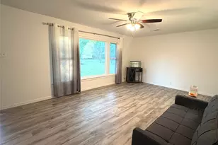 1109 N Howeth St, Gainesville, TX 76240 - Photo 7