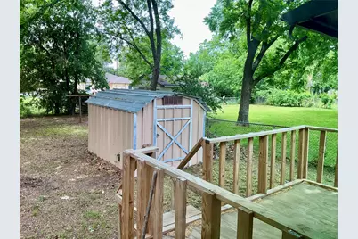 1109 N Howeth Street, Gainesville, TX 76240 - Photo 11