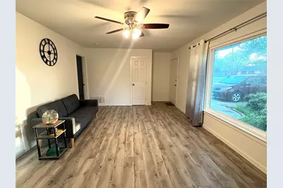 1109 N Howeth Street, Gainesville, TX 76240 - Photo 5