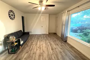 1109 N Howeth St, Gainesville, TX 76240 - Photo 5