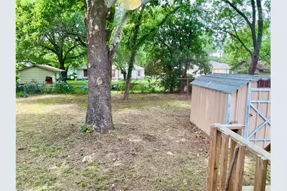 1109 N Howeth Street, Gainesville, TX 76240 - Photo 9