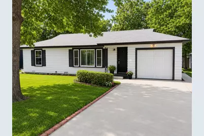 1109 N Howeth Street, Gainesville, TX 76240 - Photo 1