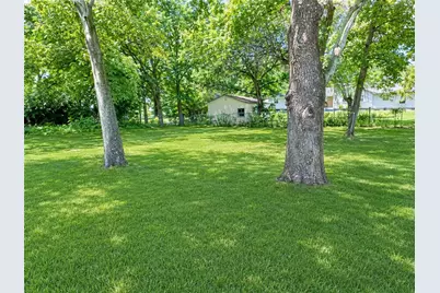 1109 N Howeth Street, Gainesville, TX 76240 - Photo 11