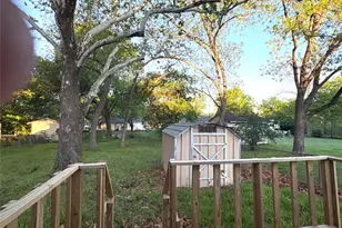 1109 N Howeth St, Gainesville, TX 76240 - Photo 13