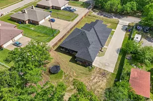 11101 Leeper Dr, Balch Springs, TX 75180 - Photo 39