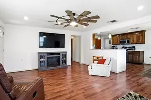 904 S Perrin St, Decatur, TX 76234 - Photo 9