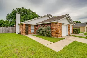 926 Irene St, Burleson, TX 76028 - Photo 3