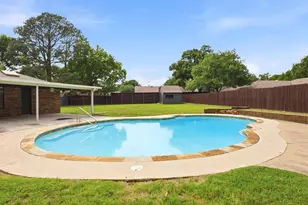 408 Christine Ct, Euless, TX 76039 - Photo 3