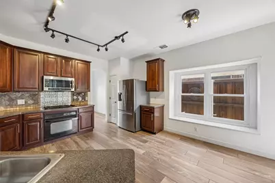 5525 Riverview Drive, The Colony, TX 75056 - Photo 11