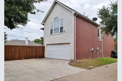 211 Moss Hill Road, Irving, TX 75063 - Photo 11