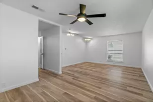 11813 Leisure Dr, Dallas, TX 75243 - Photo 15