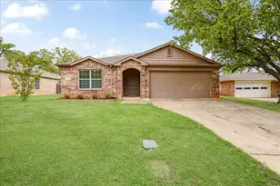 1321 Crestview Dr, Denison, TX 75020 - Photo 1