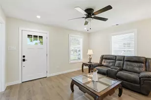 1209 S Maxey St, Sherman, TX 75090 - Photo 7