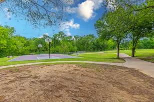 2521 Fairmont Dr, Grand Prairie, TX 75052 - Photo 33