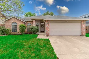 2521 Fairmont Dr, Grand Prairie, TX 75052 - Photo 1