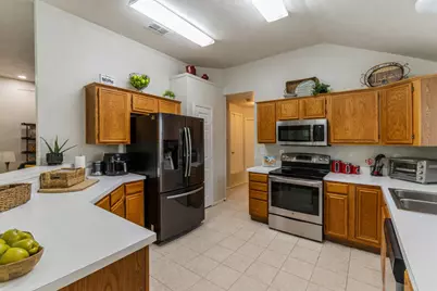 2521 Fairmont Drive, Grand Prairie, TX 75052 - Photo 11