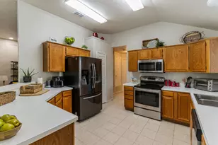 2521 Fairmont Dr, Grand Prairie, TX 75052 - Photo 11