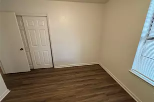 2514 Livingston Ln, Grand Prairie, TX 75052 - Photo 23