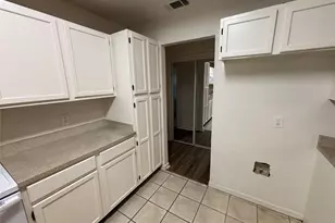 2514 Livingston Ln, Grand Prairie, TX 75052 - Photo 15