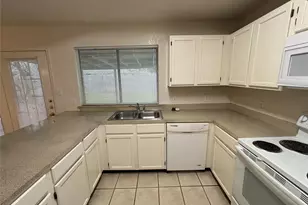 2514 Livingston Ln, Grand Prairie, TX 75052 - Photo 11