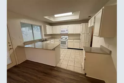 2514 Livingston Lane, Grand Prairie, TX 75052 - Photo 7