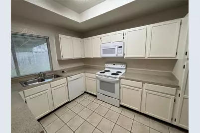 2514 Livingston Lane, Grand Prairie, TX 75052 - Photo 11