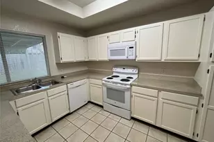 2514 Livingston Ln, Grand Prairie, TX 75052 - Photo 11