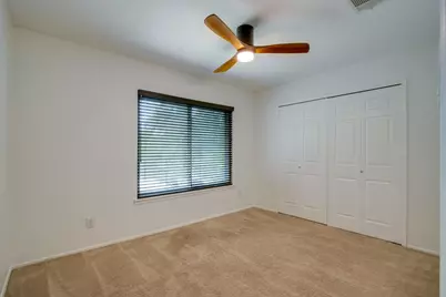 319 Stoneledge, Irving, TX 75063 - Photo 17