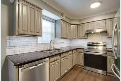 319 Stoneledge, Irving, TX 75063 - Photo 9