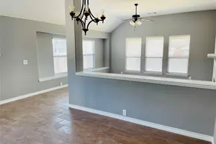 548 Kerry St, Crowley, TX 76036 - Photo 9