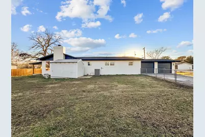 501 Roach Street, Bowie, TX 76230 - Photo 15