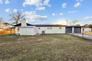 501 Roach St, Bowie, TX 76230 - Photo 15