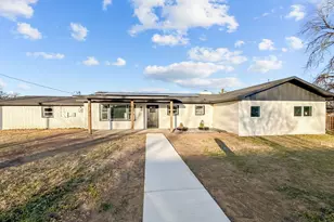 501 Roach St, Bowie, TX 76230 - Photo 1