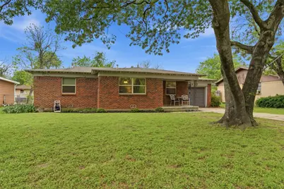 807 Elizabeth Boulevard, Granbury, TX 76048 - Photo 1