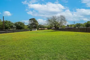 2004 Tarver Rd, Burleson, TX 76028 - Photo 25