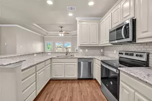 1916 Town Creek Cir, Weatherford, TX 76086 - Photo 3