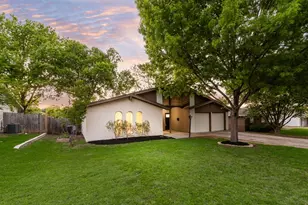 1614 Brent Ct, Grand Prairie, TX 75051 - Photo 1