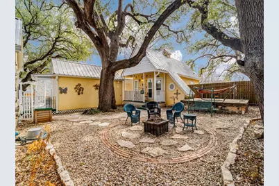 1002 W Pearl Street, Granbury, TX 76048 - Photo 31