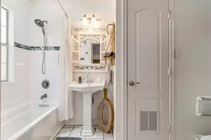 1002 W Pearl St, Granbury, TX 76048 - Photo 13