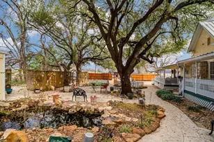 1002 W Pearl St, Granbury, TX 76048 - Photo 35