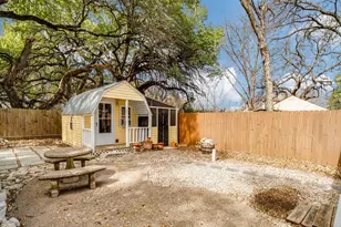 1002 W Pearl St, Granbury, TX 76048 - Photo 37