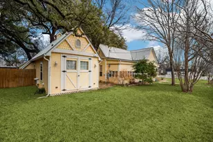 1002 W Pearl St, Granbury, TX 76048 - Photo 3