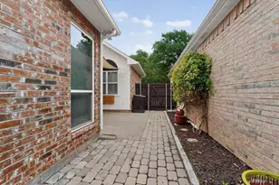 8707 Wellington Rd, Irving, TX 75063 - Photo 29