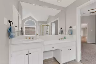 8707 Wellington Rd, Irving, TX 75063 - Photo 17