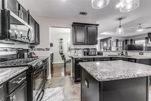 218 Streamside Dr, DeSoto, TX 75115 - Photo 9