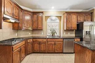 2824 Gillespie Ln, Grand Prairie, TX 75052 - Photo 11