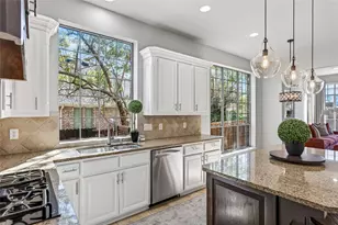 813 Moss Cliff Cir, McKinney, TX 75071 - Photo 7