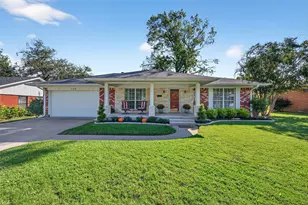 230 Center St, Whitesboro, TX 76273 - Photo 1